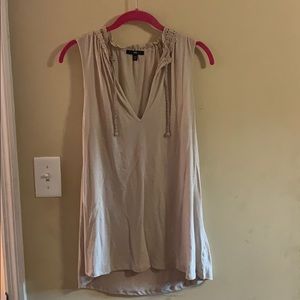 Gap sleeveless shirt/tank